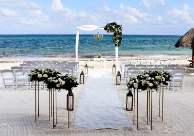 Maximizing Flower Budget and Creating Memorable Beach Wedding in Cancun